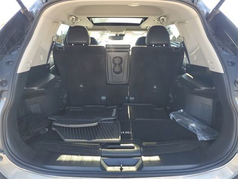 Used 2018 Nissan Rogue SL w/ Premium Package image 8