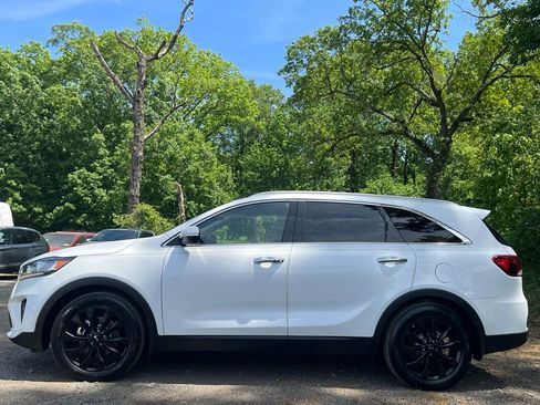 Used 2020 Kia Sorento EX FWD image 2