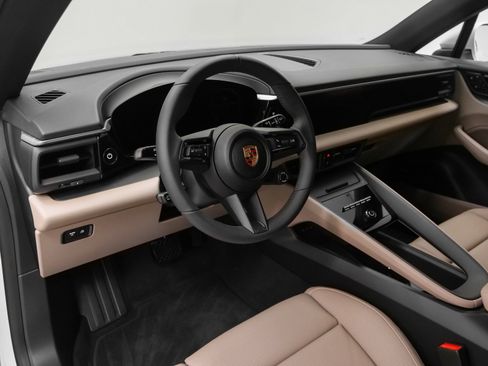 Used 2025 Porsche Macan Electric image 4