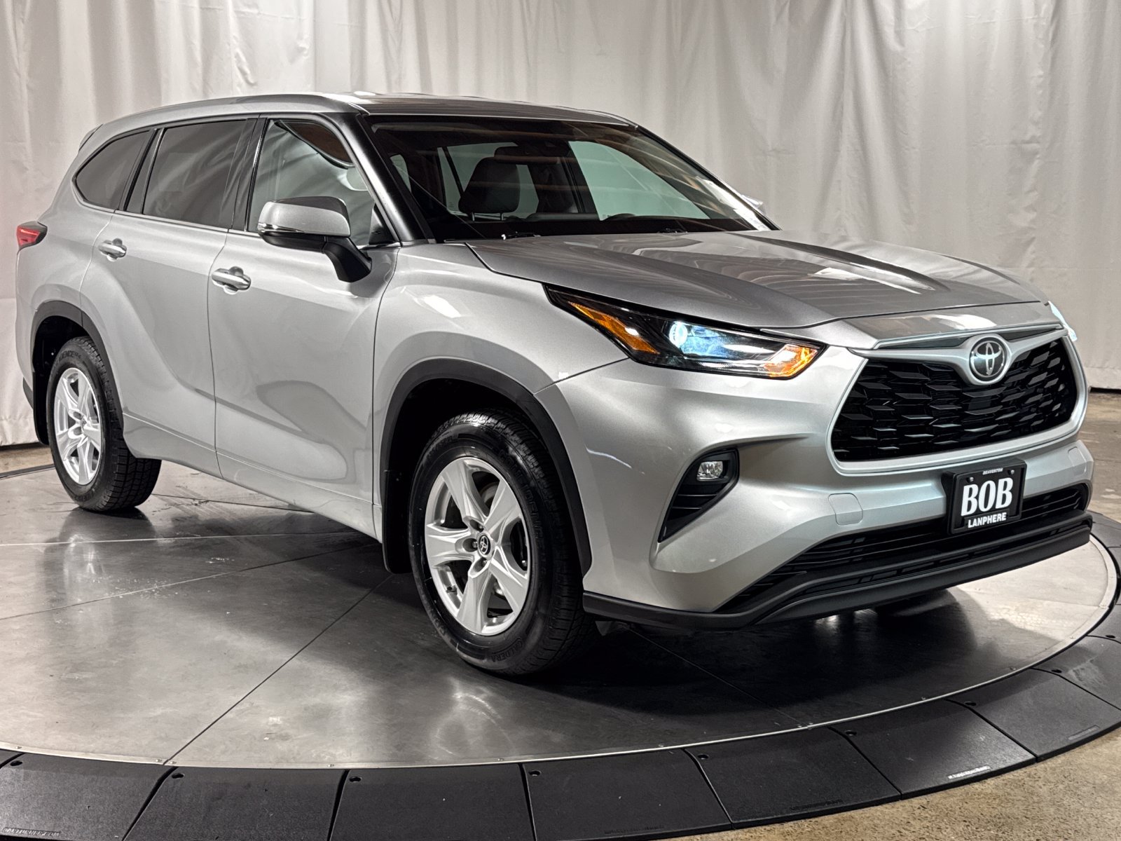 Used 2022 Toyota Highlander LE AWD/4WD image 7