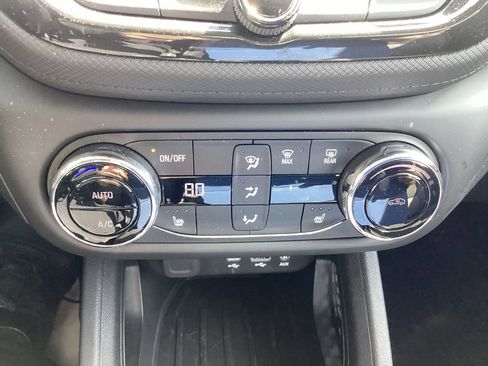 Used 2023 Chevrolet TrailBlazer LT w/ Convenience Package image 35