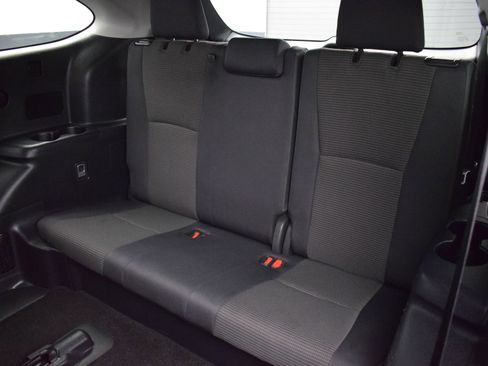 Used 2024 Toyota Highlander LE AWD/4WD image 14