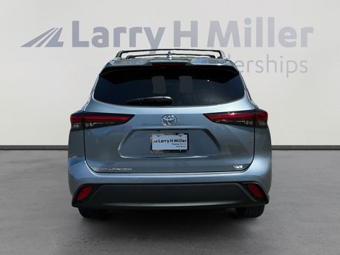 Used 2023 Toyota Highlander XLE FWD image 4