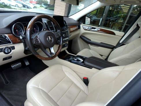 Used 2017 Mercedes-Benz GLE 400 4MATIC image 8