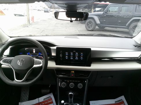 Used 2025 Volkswagen Taos S AWD/4WD image 19
