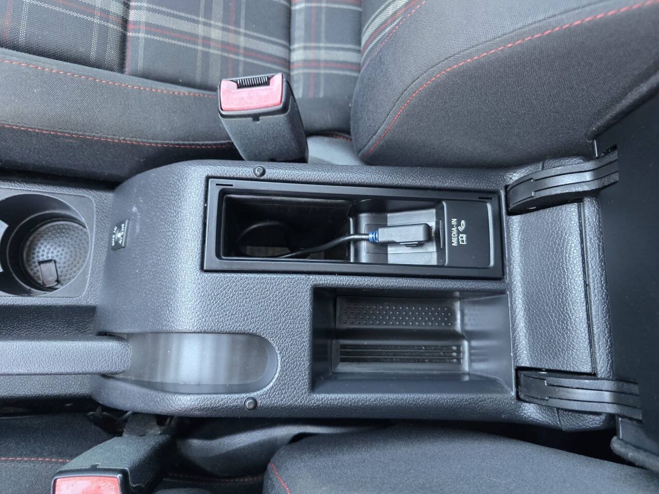 Used 2013 Volkswagen Golf 4-Door FWD image 37
