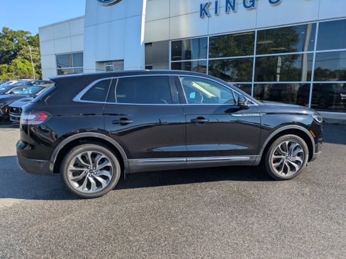 Used 2023 Lincoln Nautilus Reserve w/ Equipment Group 201A FWD image 3