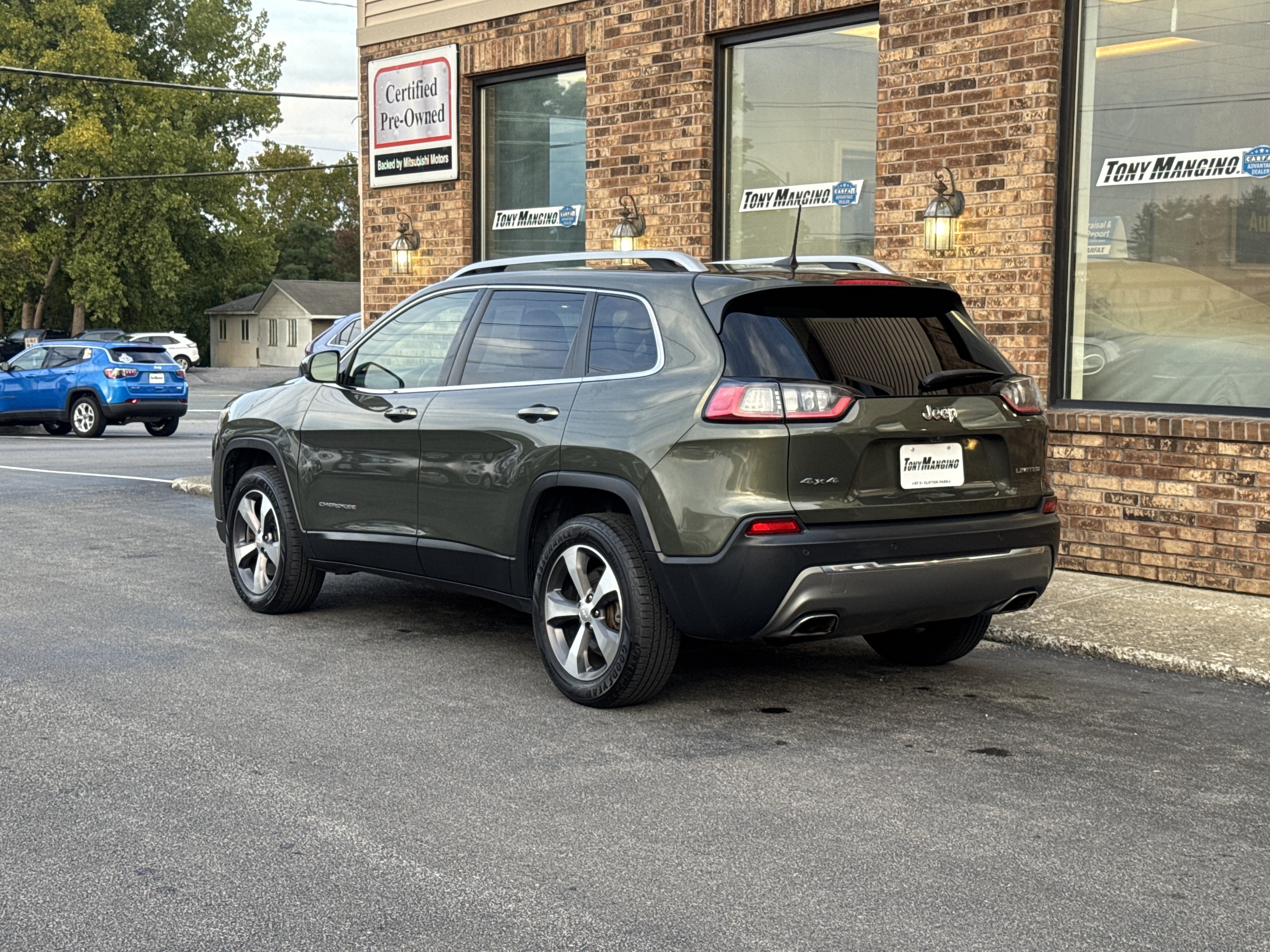 Used 2020 Jeep Cherokee Limited AWD/4WD image 3