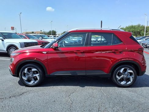 Used 2025 Hyundai Venue Limited FWD image 2