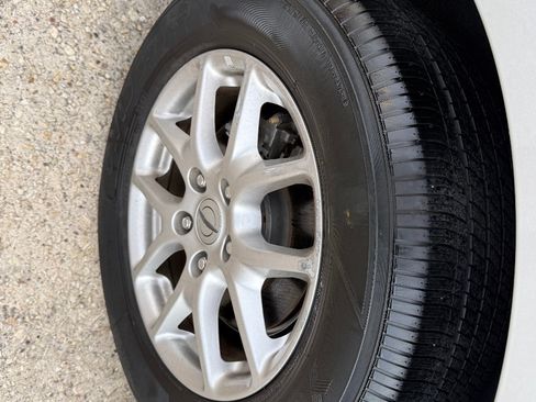 Used 2024 Chrysler Pacifica Touring-L FWD image 11