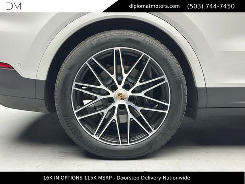 Used 2025 Porsche Cayenne E-Hybrid image 43