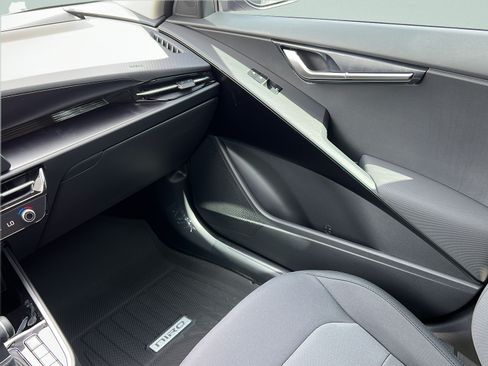 New 2026 Kia Niro LX FWD image 16