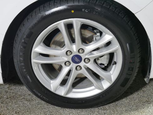 Used 2018 Ford Fusion SE FWD image 15