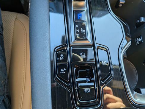 Used 2025 Lexus RX 350h image 15