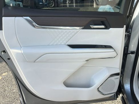 Used 2025 GMC Acadia Denali w/ Super Cruise Package image 17