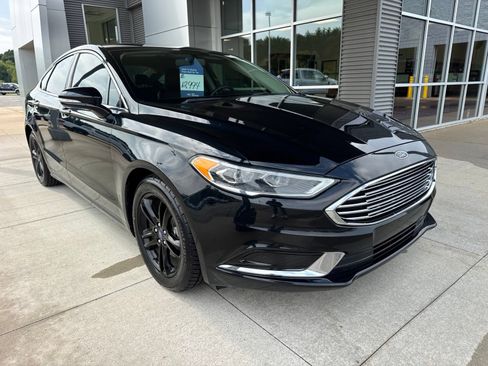 Certified 2018 Ford Fusion SE w/ Fusion SE Technology Package FWD image 10