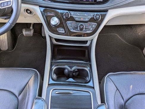 Used 2023 Chrysler Pacifica Limited image 22