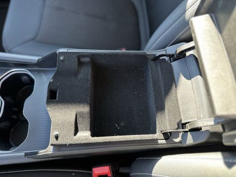 Used 2024 Jeep Grand Cherokee Laredo image 24