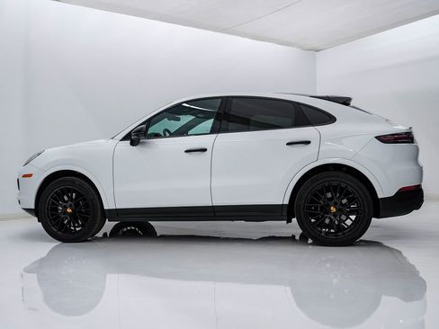 Certified 2023 Porsche Cayenne S image 2