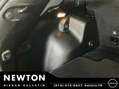 Used 2021 Jeep Cherokee Latitude Lux w/ Comfort/Convenience Group AWD/4WD image 19