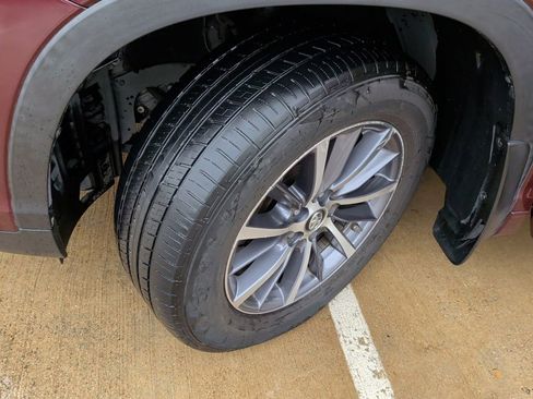 Used 2018 Toyota Highlander SE image 49