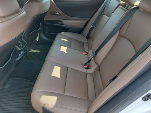 Used 2023 Lexus ES 350 w/ Premium Package FWD image 12