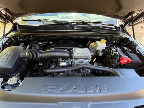 Used 2023 RAM 1500 Laramie AWD/4WD image 12
