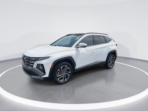 Certified 2025 Hyundai Tucson Limited AWD/4WD image 4