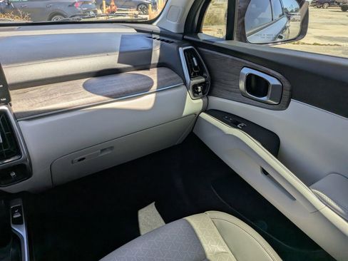 Certified 2023 Kia Sorento EX FWD image 18