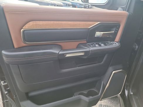 Used 2022 RAM 3500 Limited AWD/4WD image 17