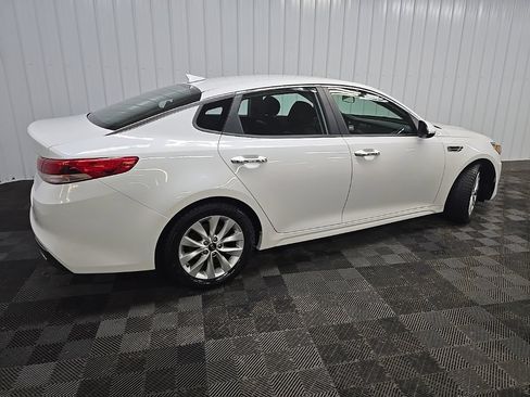 Used 2018 Kia Optima LX w/ 17" Alloy Wheels Package FWD image 3