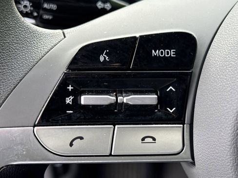 Used 2023 Hyundai Elantra SE image 24