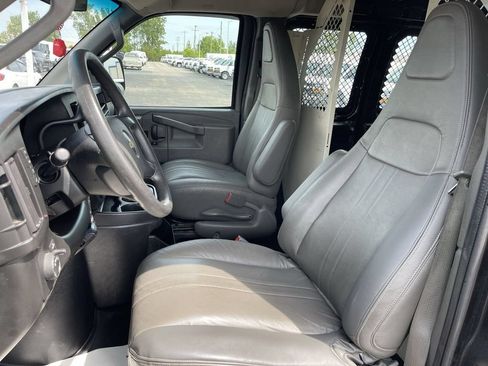 Used 2016 Chevrolet Express 3500 RWD image 4