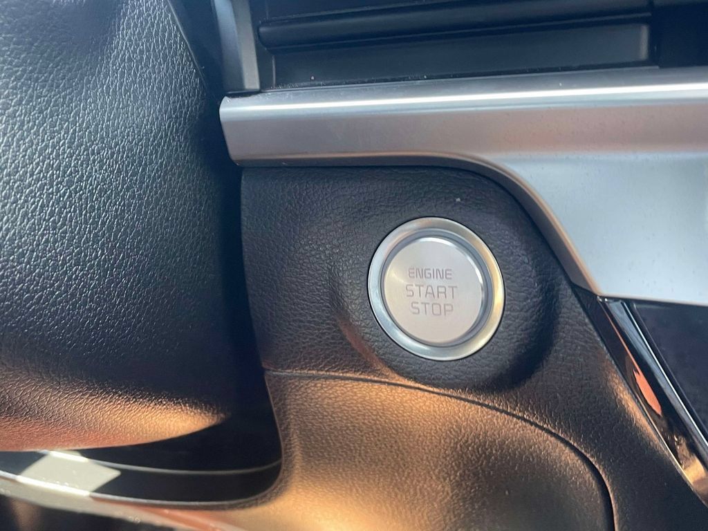 Used 2025 Kia Telluride S FWD image 32
