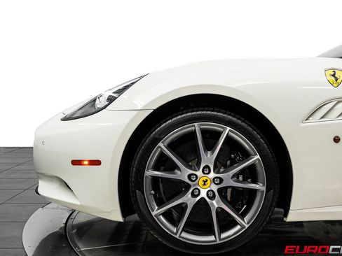 Used 2013 Ferrari California RWD image 15