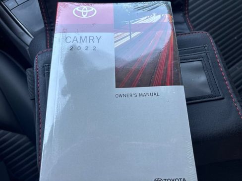 Used 2022 Toyota Camry SE w/ Carpet Mat Package (TMS) FWD image 25