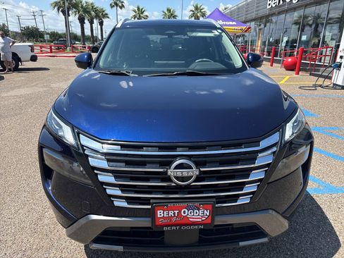Used 2024 Nissan Rogue SL w/ SL Premium Package FWD image 2