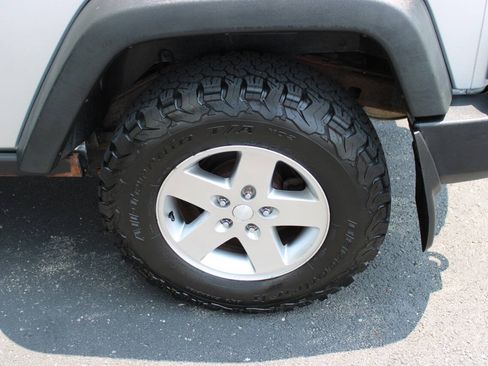 Used 2011 Jeep Wrangler Rubicon w/ PWR Convenience Group AWD/4WD image 6
