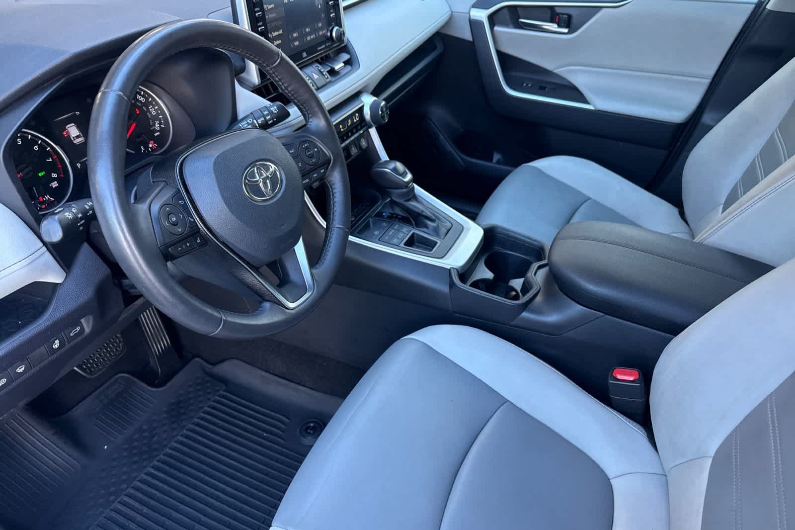Used 2021 Toyota RAV4 XLE Premium AWD/4WD image 13