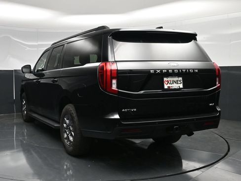 Used 2025 Ford Expedition Max Active AWD/4WD image 9