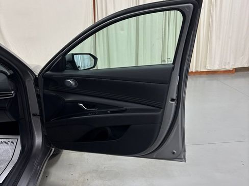 Used 2025 Hyundai Elantra SEL FWD image 25