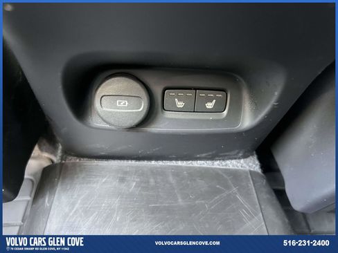 Used 2025 Volvo XC40 B5 Ultra w/ Climate Package image 11