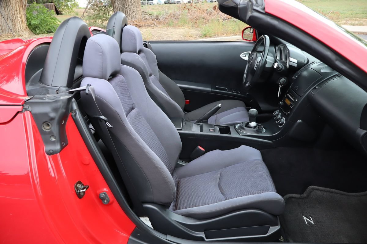 Used 2004 Nissan 350Z Enthusiast RWD image 32