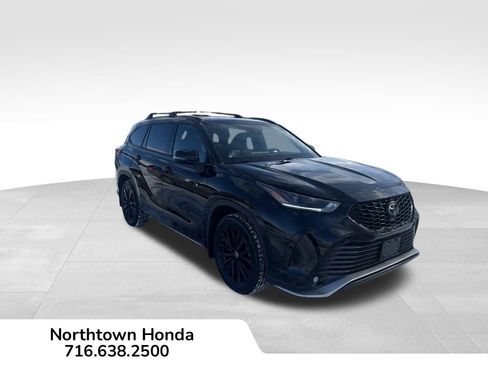 Used 2023 Toyota Highlander L image 1