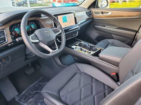 New 2026 Volkswagen Atlas SE FWD image 6