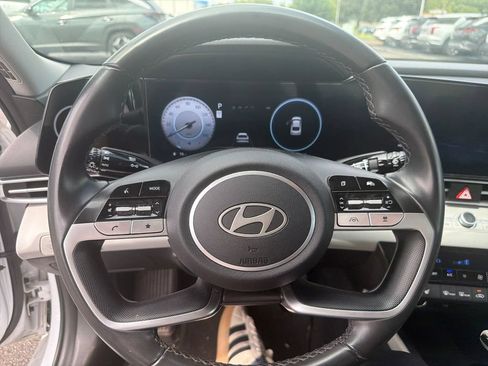 Used 2024 Hyundai Elantra Limited FWD image 15