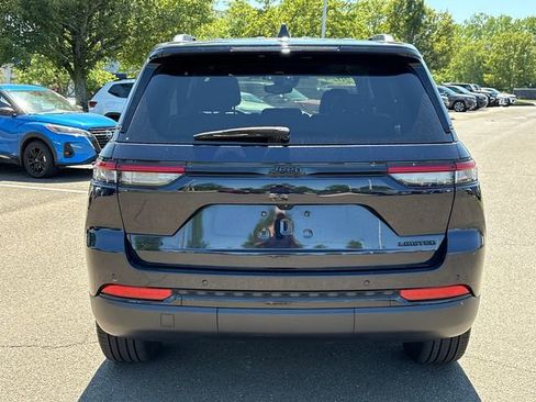 Used 2024 Jeep Grand Cherokee Limited w/ Black Appearance Package AWD/4WD image 3