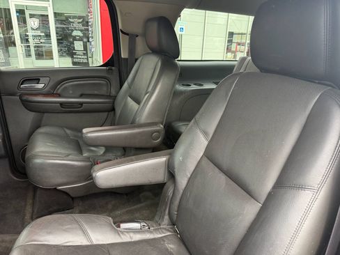 Used 2014 Cadillac Escalade ESV Luxury AWD/4WD image 19