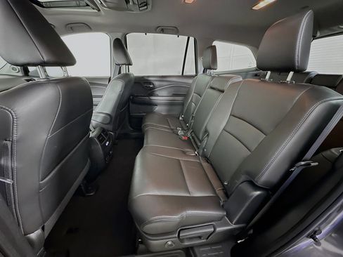 Certified 2018 Honda Pilot Touring image 4