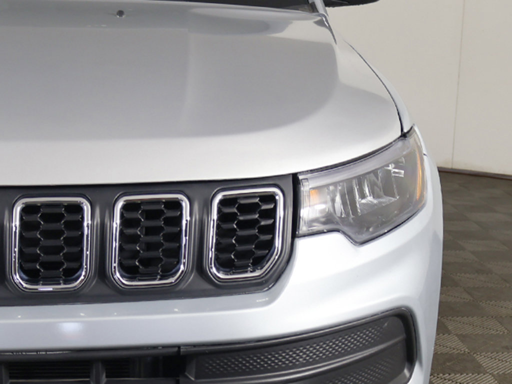 Used 2025 Jeep Compass Sport AWD/4WD image 13